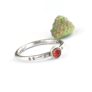 Garnet stacking ring