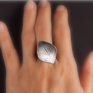 Sterling-Silver-Leaf-Ring-on-hand